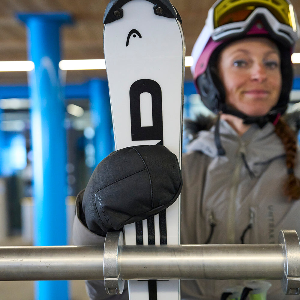 Flint Mittens (Black) | Untrakt